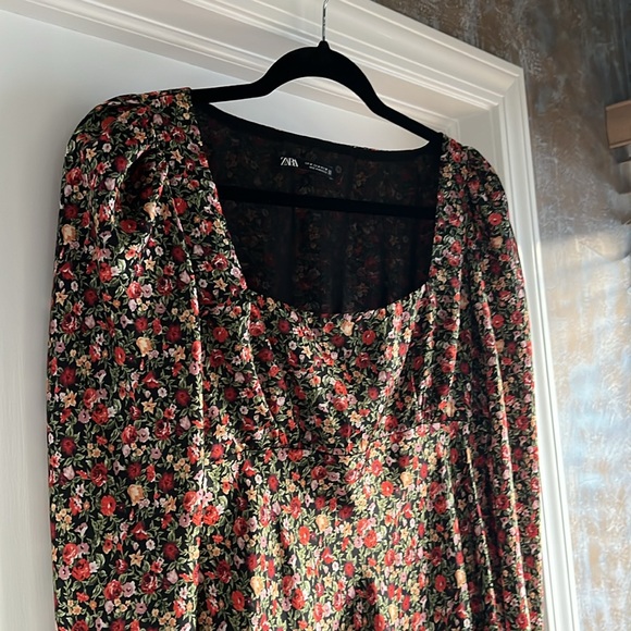 Black Floral Print Zara Dress. - Picture 6 of 8